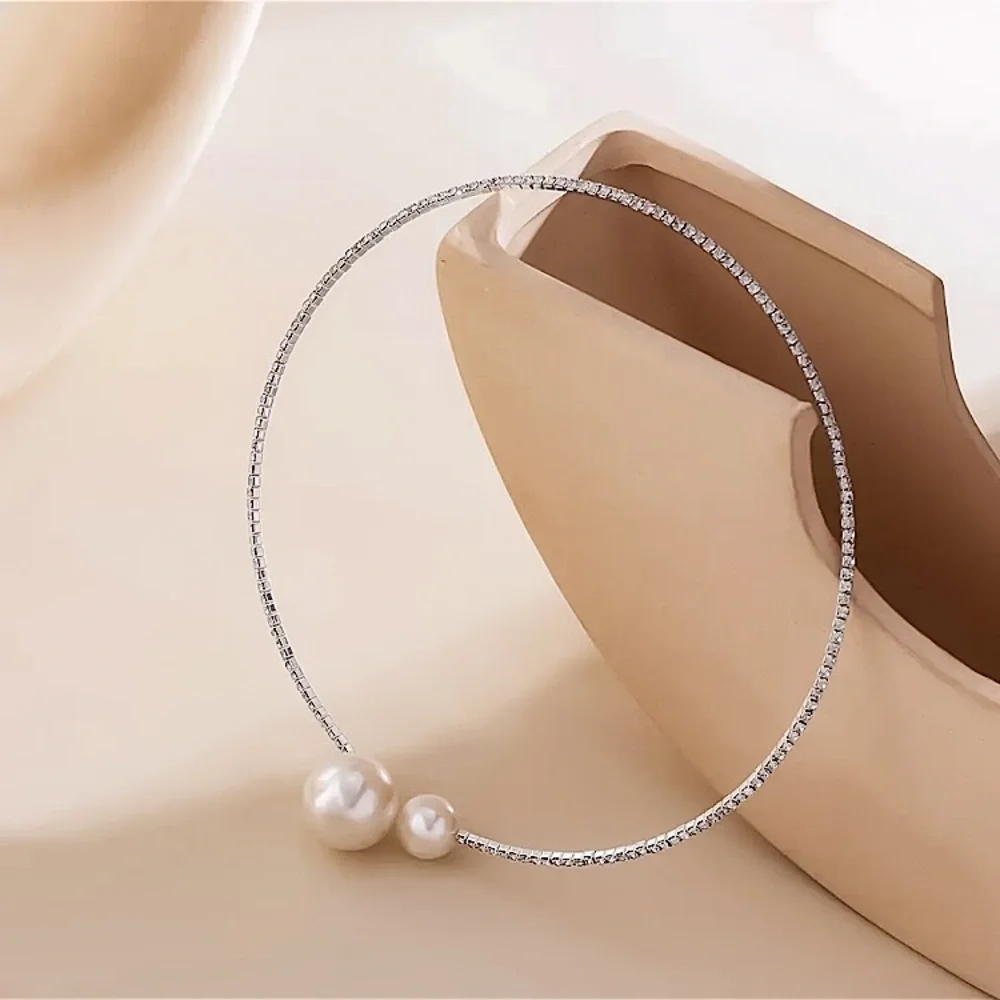 ⚜️𝟯𝟬%𝗢𝗙𝗙 𝗯𝘂𝗻𝗱𝗹𝗲𝘀 𝟯+⚜️ NEW Pearl Rhinestone Rigid Choker Necklace - Picture 4 of 10